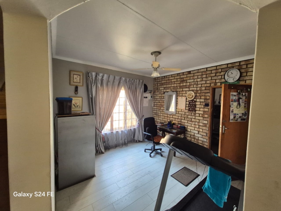 4 Bedroom Property for Sale in Safari Gardens North West